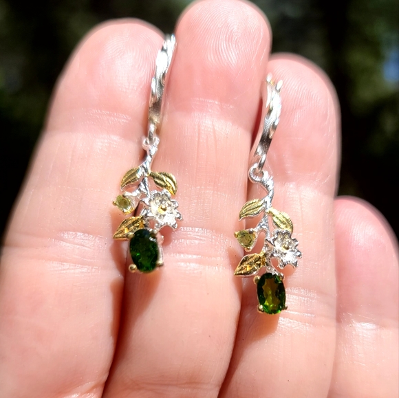 Stunning Chrome Diopside & Peridot sterling floral earrings - Picture 9 of 15
